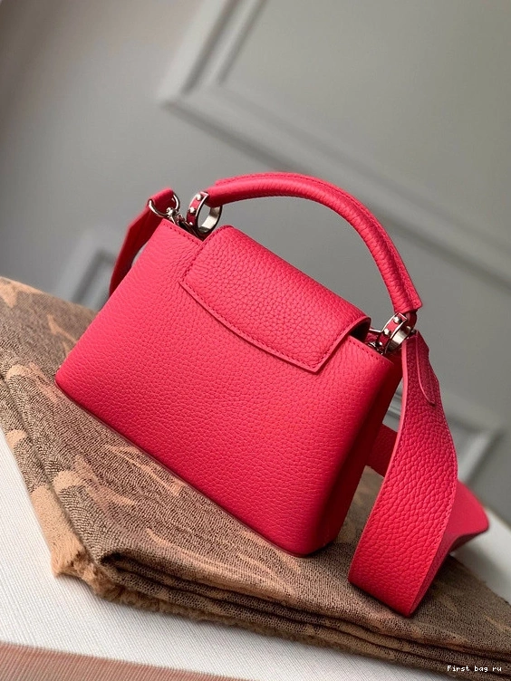 First bag ru LOUIS VUITTON CAPUCINES MINI 0731